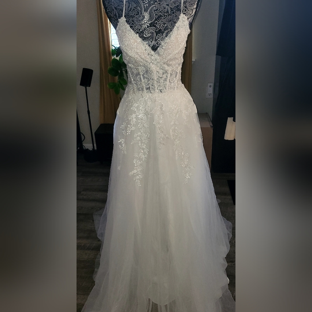 🤍🤍🤍NWOT Lulu's White Lace A-Line Spaghetti Strap Wedding Gown - Picture 5 of 8